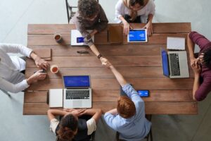 Jak wybrać odpowiedni plan internetowy dla małej firmy?